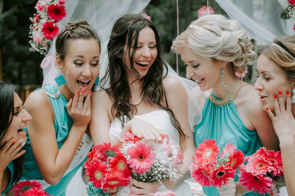 Подружки невесты в одинаковых нарядах: что мы знаем об этой традиции?